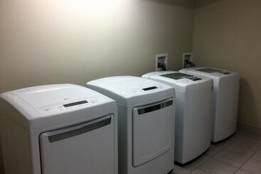 شقة Duvernay Studios And Suites