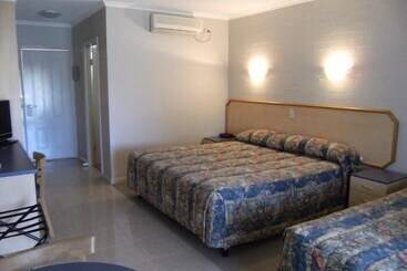 Euston Club Motel