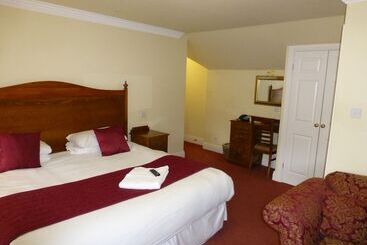 Отель The Atherstone Red Lion