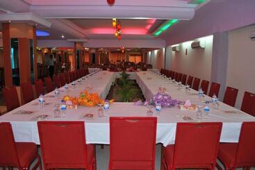 호텔 Metro International