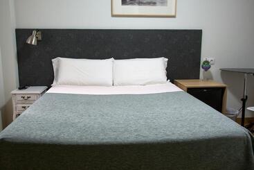 Отель Pensión Laurel