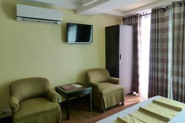 هتل Silver Oaks Suites &