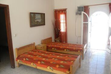 מלון דירות Villa Thalia