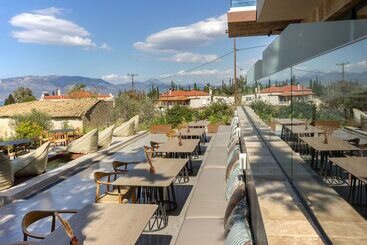 בית מלון כפרי Acro Upscale Residences