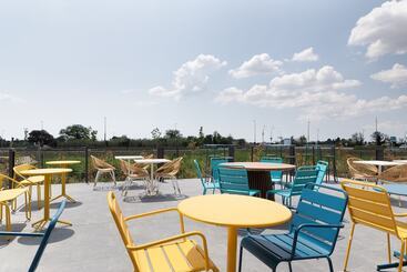 Отель Ibis Styles Miramas