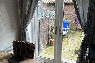 Immaculate 2 Bed Cottage In Flamborough