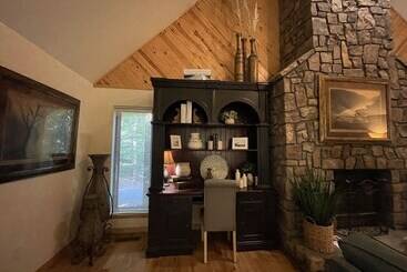 One Bedroom, One Bath Log Sided Cottage With Private Hot Tub On Lake Ouachita. By Redawning