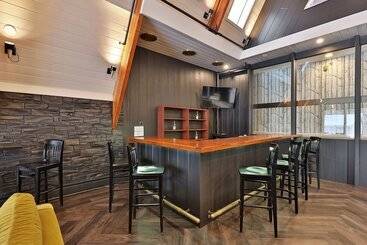 公寓式酒店  The Birch Ridge: 3 Guest Rooms W/ Ensuite Baths, Fireplaces, Jacuzzi Tubs, Hot Tub & More! Block C 3