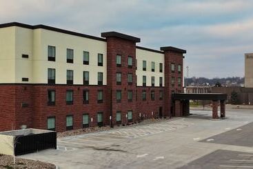Cobblestone Hotel & Suites   Ottumwa