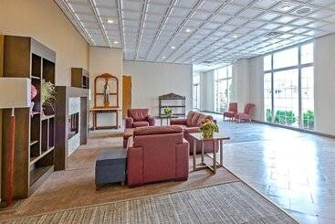 فندق Coratel Inn By Jasper Iowa Fairfield