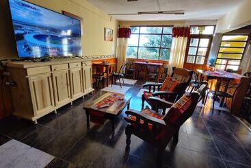 هتل Hosteria Los Cuartos