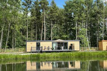 Pine Boutique Lodge With Hot Tub For Couples & Dog