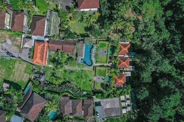 فندق Tirta Arum