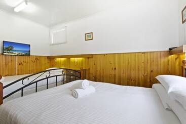 茅舍 Ocean Bridge Lakes Entrance