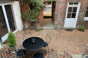 پانسیون L école Des Demoiselles