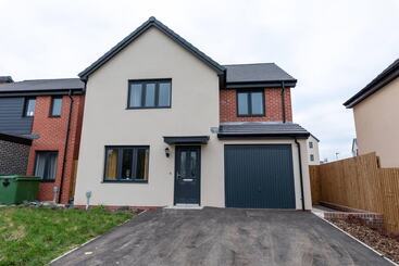 住所  Beautiful 4 Bed House 15 Mins To Cardiff & Newport