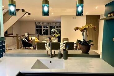 レジデンス Cottage With Stunning Views And Hot Tub