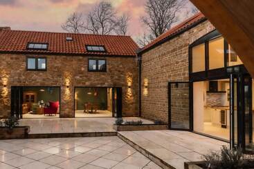 Резиденция Stunning Barn Sleeps 10 With Hot Tub Nr Melton