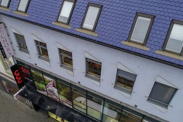 Chors Like A Hotel   Hostel