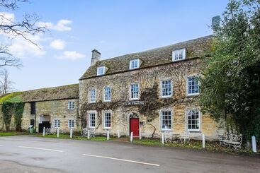 膳宿费 Fox And Hounds