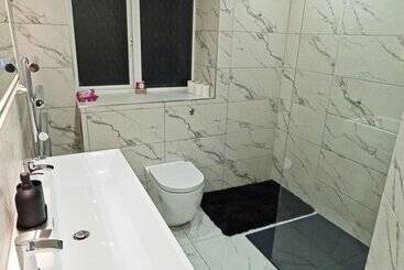 بنسيون Sweet Nights Newhaven