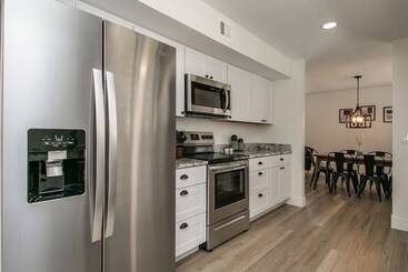 بيت ريفى Upgraded 4 Bdrm Beautiful Home W/pool!