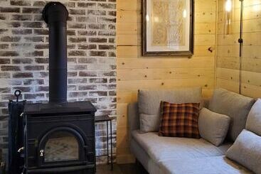 بيت ريفى A Humble Abode   A Modern Woodsy Retreat
