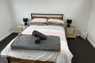 별장 Derby Digs Cabin