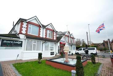 Acorn Lodge Hotel Gatwick & Parking