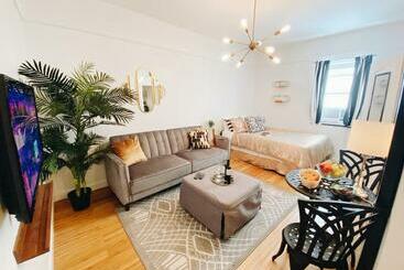 Nine20 Collins Apartments By Lowkl