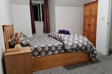 דירת נופש Impeccable 4 Bed House Near Manchester City Centre