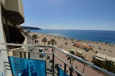 הוסטל Hostal Mozaik Lloret