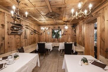 تختخواب و صبحانه Cavallino D Oro