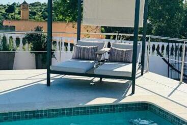 مبيت وإفطار Palm View Guesthouse, Adults Only