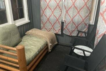 קוטג'' Fireside Village Cabins