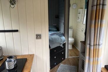 بيت ريفى Glamping Hut   Riverside 2
