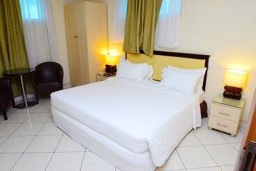 هتل آپارتمان Golden Royale