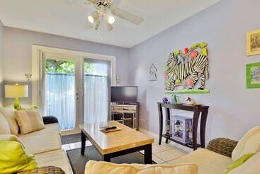 קוטג'' Lavender Jungle By Avantstay Great Location W/ Patio & Shared Pool! Week Long Stays Only