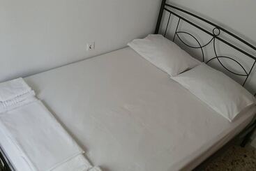 住所  Charming 3 Bed House In Tyros