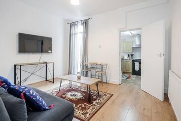 レジデンス Impeccable And Welcoming 3 Bed House In London