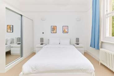 Сельский дом The Woolwich Retreat   Enticing 5bdr House With Parking