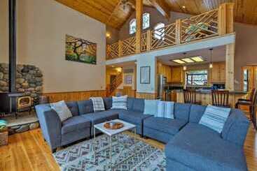 コテージ Black Bear By Avantstay Spacious Viking Lodge In Tahoe Donner W/ Game Room & Hot Tub!