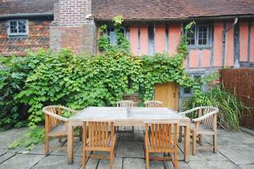 بيت ريفى Delightful 4bd Home Full Of Flair Edenbridge Kent