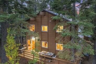 Сельский дом Homewood By Avantstay Amazing Family Cabin W/ Hot Tub & Sauna