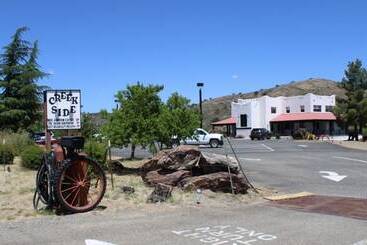 ホテル Creekside Lodge And Cabins