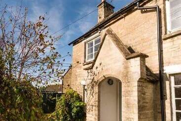 Lovely Cosy Stone Cottage In Tetbury, Cotswolds
