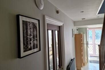 膳宿费 Lopez Home Crawley