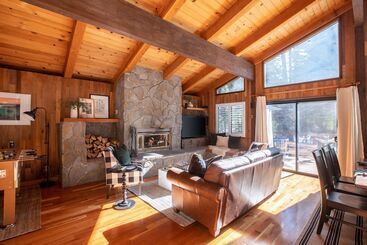 Сельский дом Polaris By Avantstay Woodsy Tahoe Cabin With Spacious Deck Close To Lake