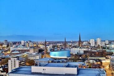 اقامتگاه Comfortable 3 Bed House In Coventry