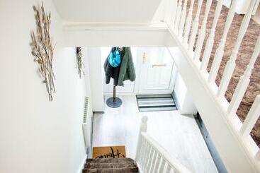 דירת נופש Spacious 5 Bed House! Tilbury! Free Parking!